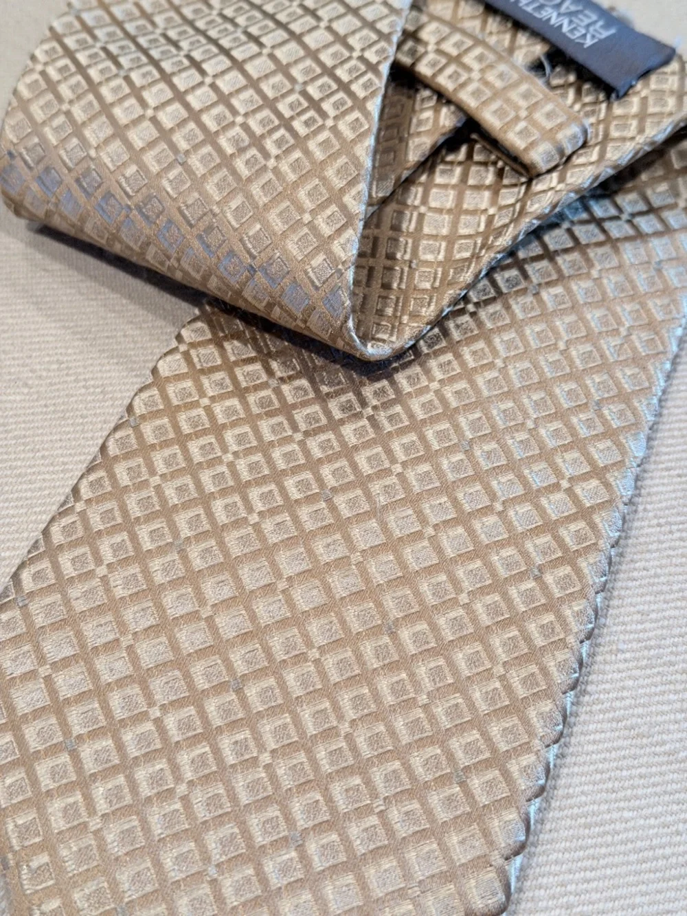 5 for $15 🌸 KENNETH COLE REACTION | Gold Diamond Pattern 100% Silk Tie for Men
